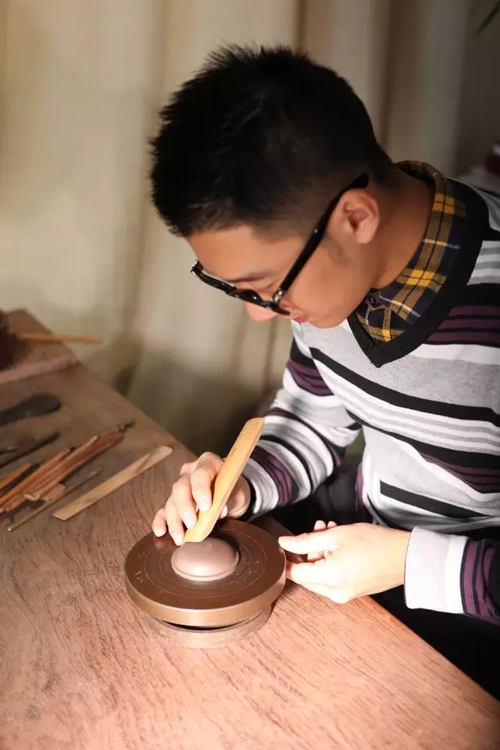 紫砂工艺大师的工匠精神之一个家族的百年传承