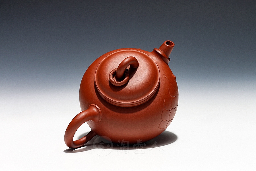 宜兴紫砂壶名家吴亚亦作品《鱼欢》