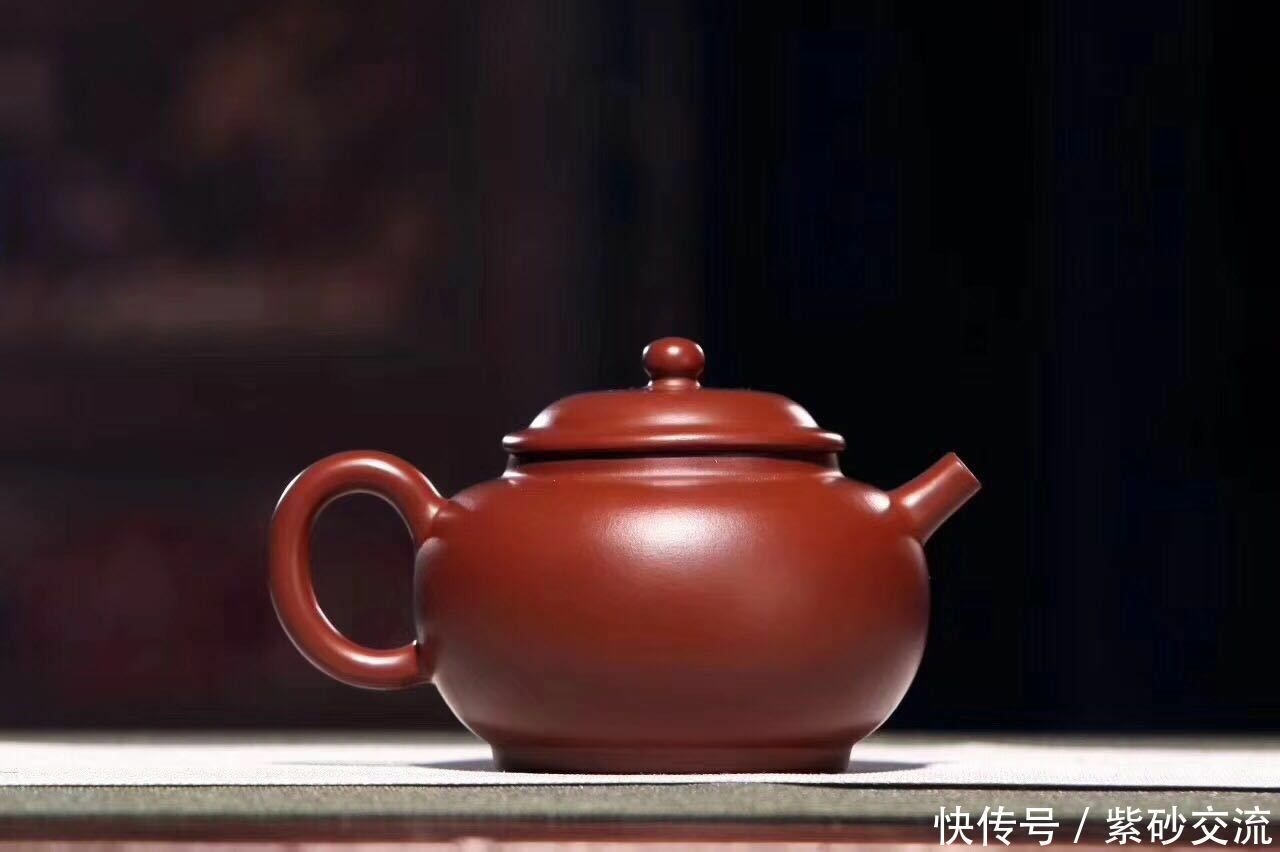 辨认真伪紫砂茶具的小技巧