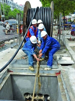 宜城东山路改造工程进入管线施工阶段