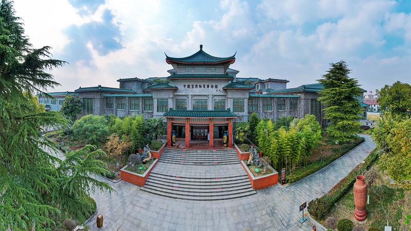 中国宜兴陶瓷博物馆收藏的王寅春紫砂壶