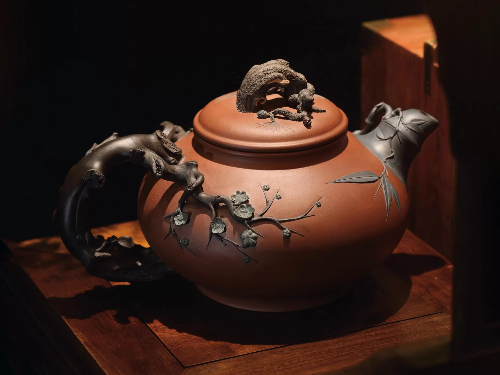 何道洪紫砂花器