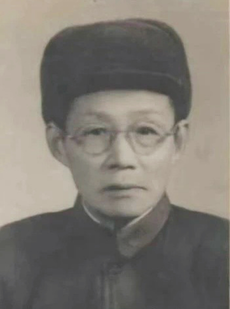 裴石民