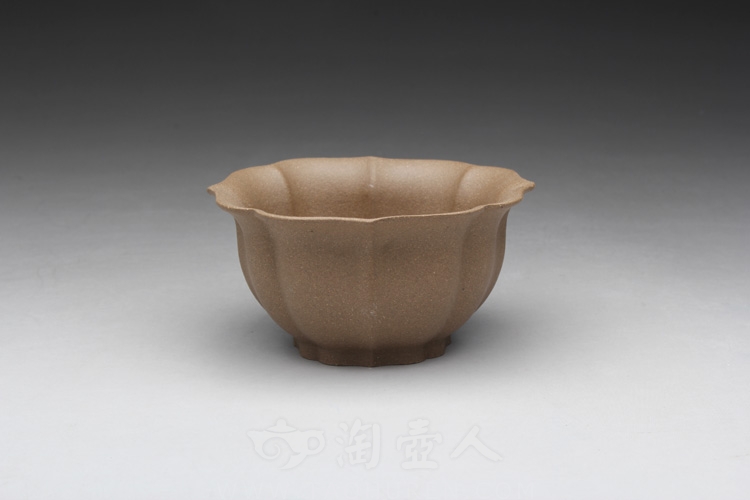 筋纹菱花杯