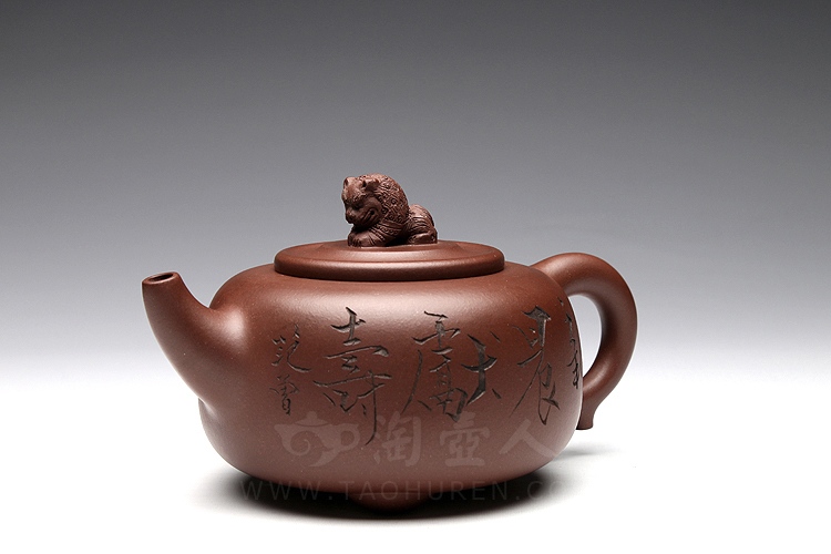 瑞狮壶(与范曾合作)