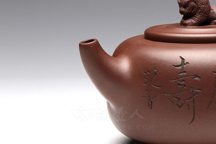 瑞狮壶(与范曾合作)