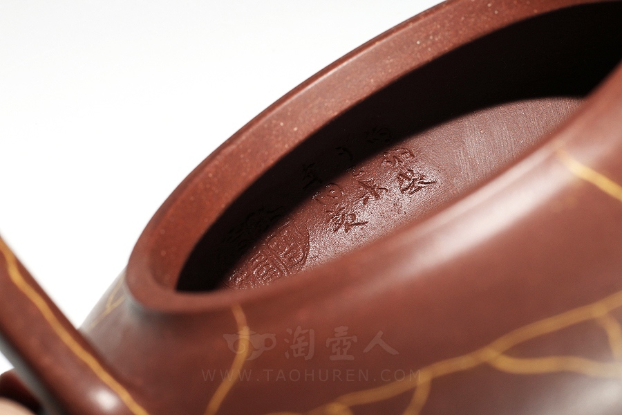 宜兴紫砂壶名家周伯娟的紫砂壶《问道提梁》图片
