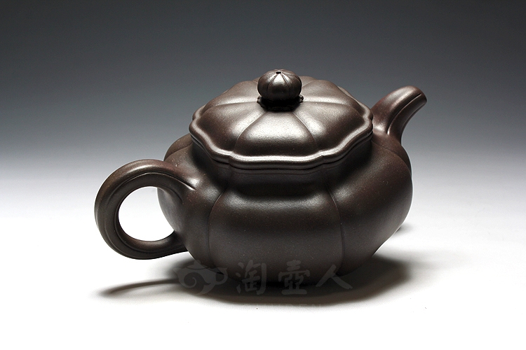 宜兴紫砂壶名家邵顺生的紫砂壶《葵仿古》图片