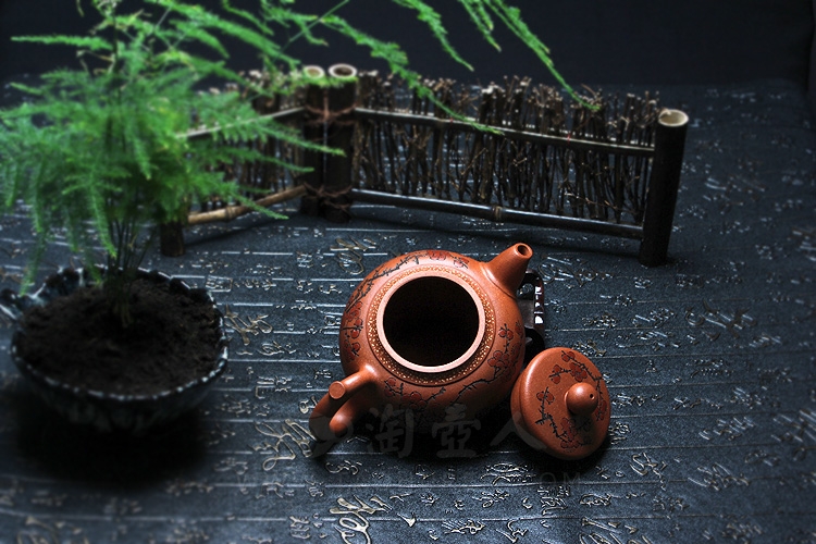 红圆珠(沈汉生刻)