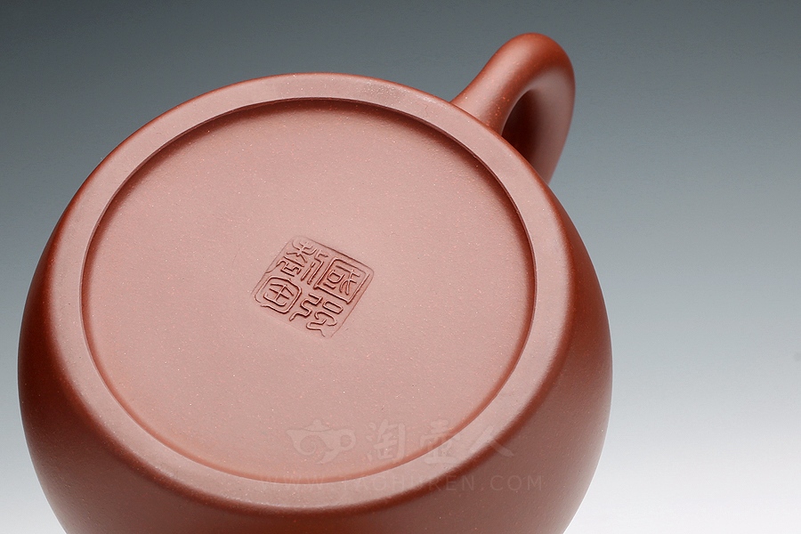 袁国强制圆珠紫砂壶(016905)