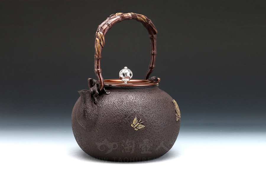 双蝶镶金铁壶
