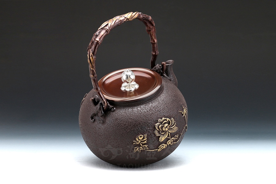 双蝶镶金铁壶