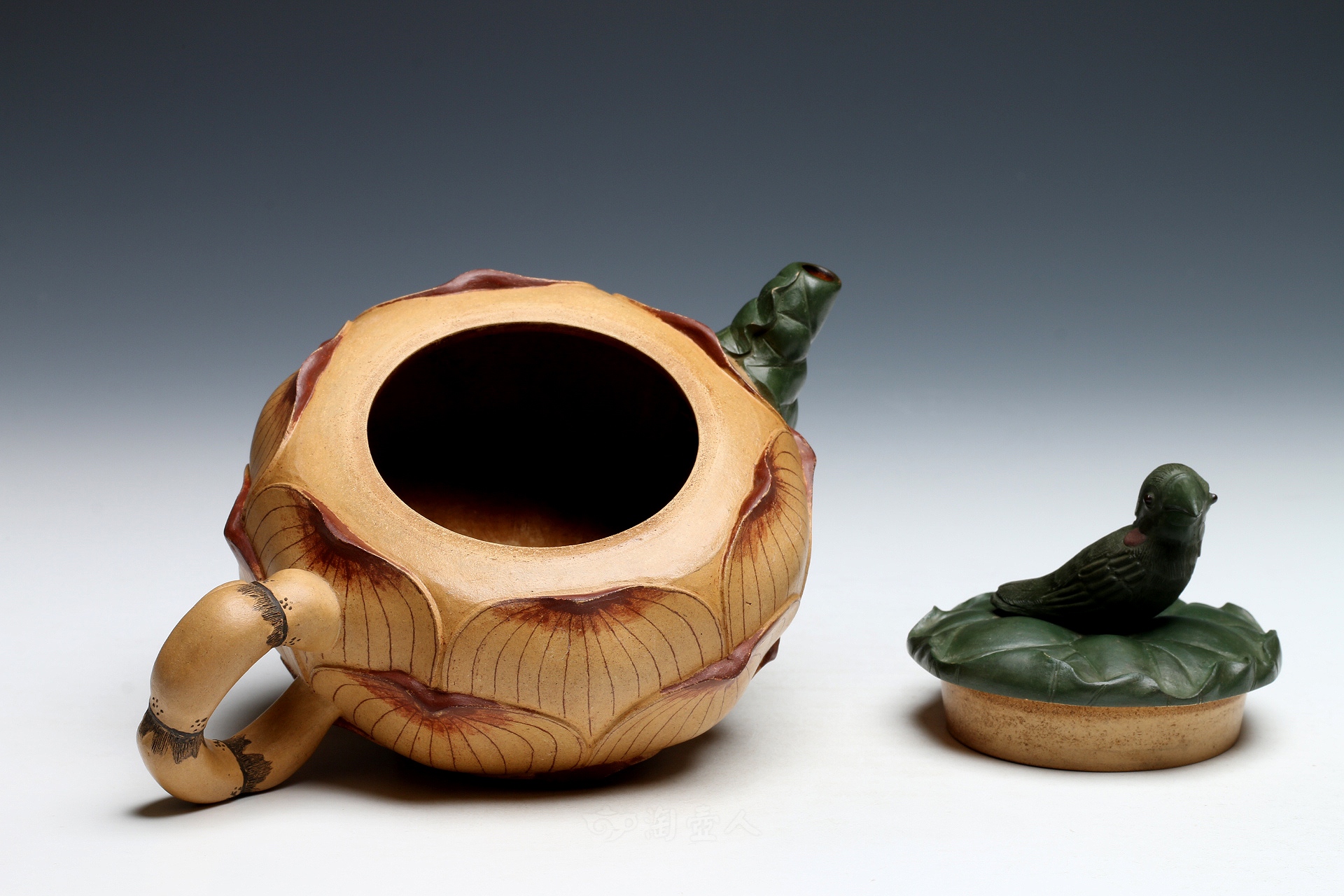 宜兴紫砂壶名家高建芳作品《翠鸟莲花》