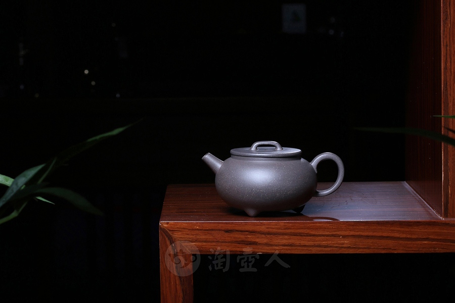 三足云泉