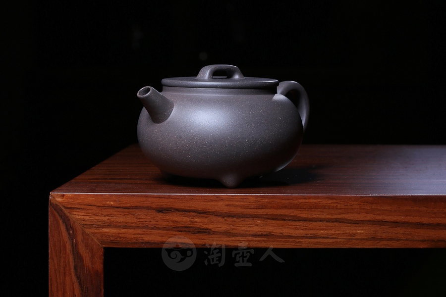 三足云泉