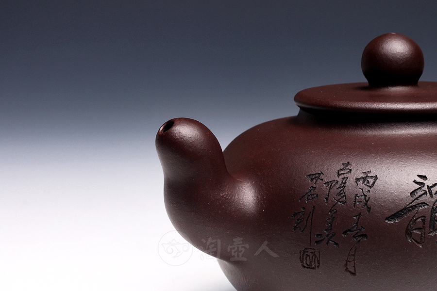 润鼎壶(木石刻绘)