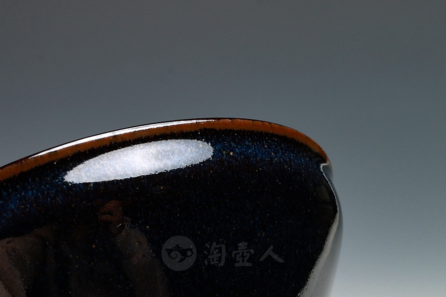 乌金回蓝釉建盏
