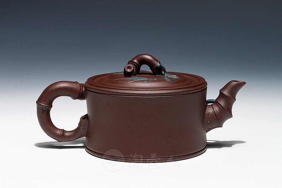 又名君宝,1953年出生于丁山陶瓷世家,1993年国工,师拜壶艺泰斗顾景舟