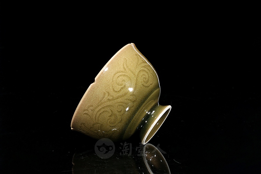 窑变刻花高脚杯