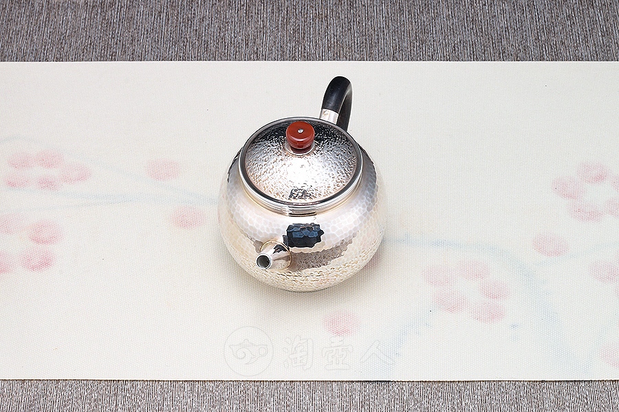 南红龙旦壶(黑檀木)