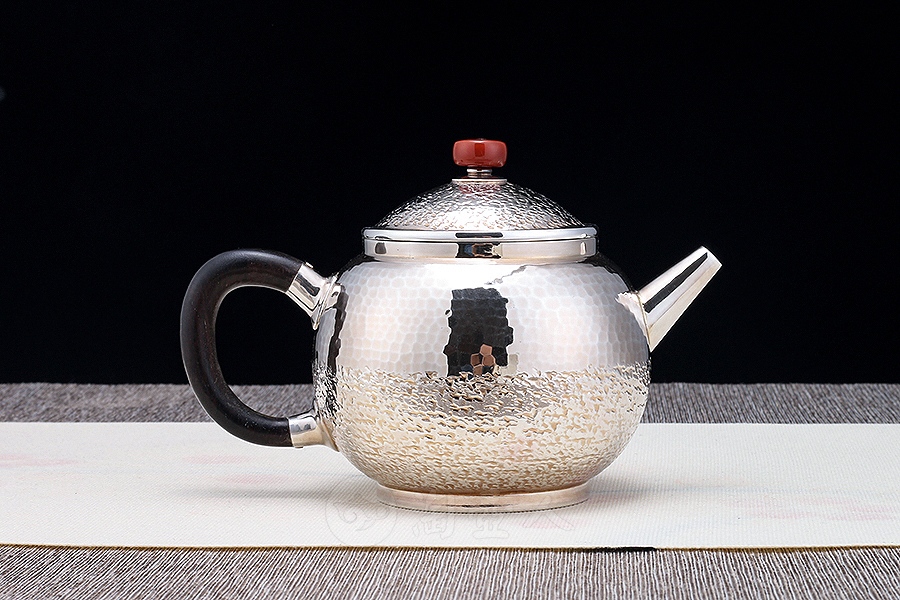南红龙旦壶(黑檀木)