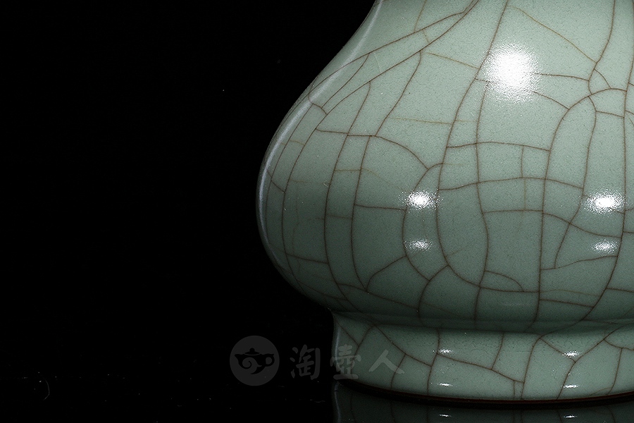 官窑直颈瓶