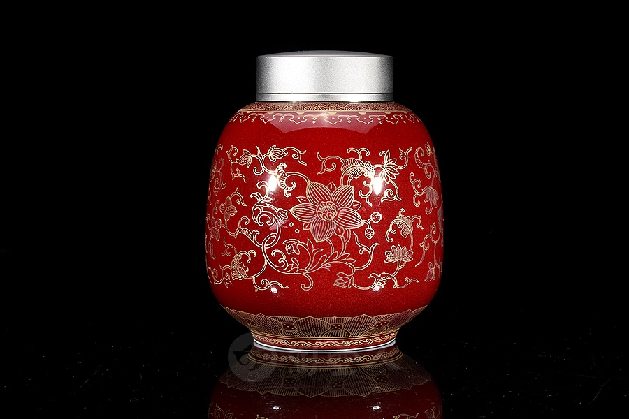 红地描金唐草纹茶叶罐