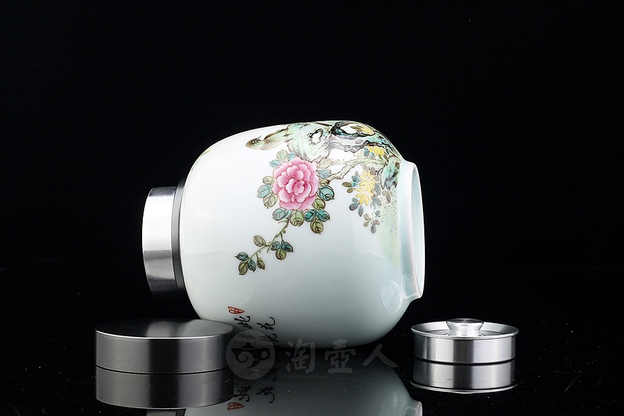 花中皇后茶叶罐