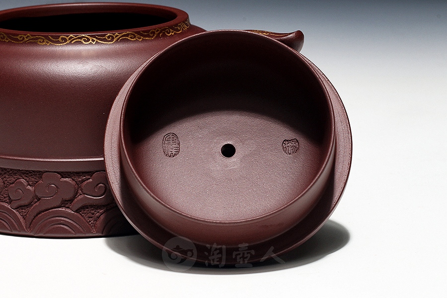 又名君宝,1953年出生于丁山陶瓷世家,1993年国工,师拜壶艺泰斗顾景舟