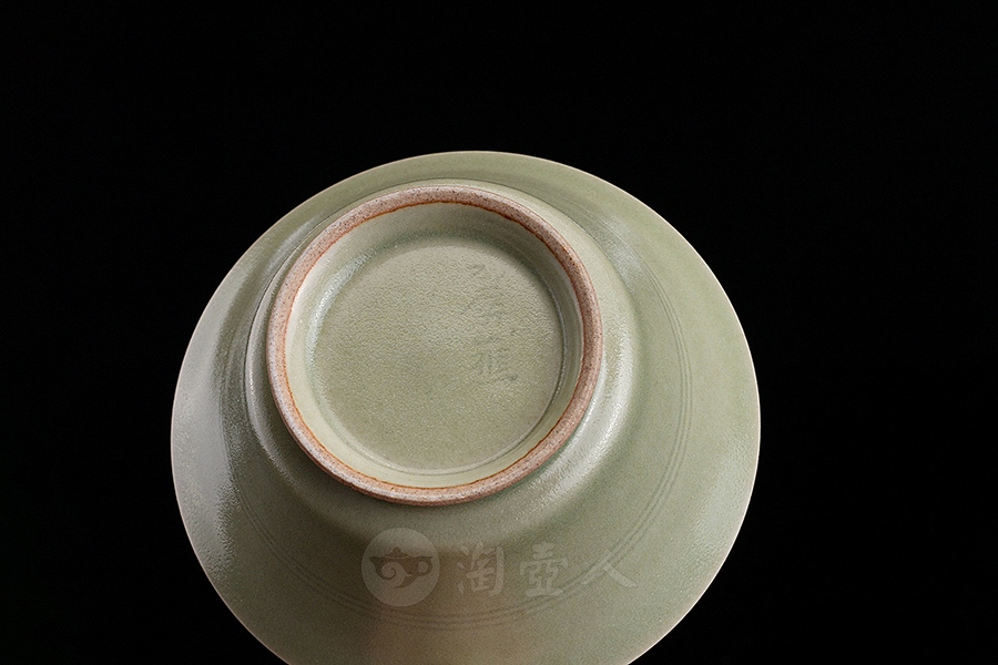 越窑秘色釉弦纹马蹄盃
