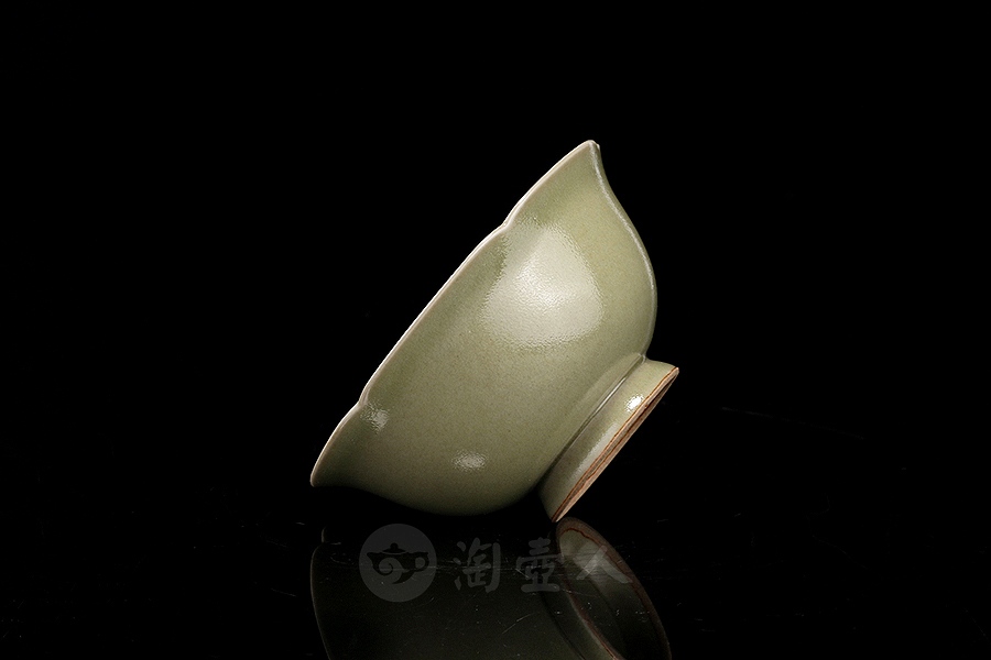 越窑秘色釉葵口盏(小)