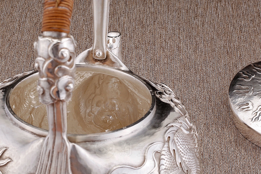 云龙祥瑞提梁壶(小)