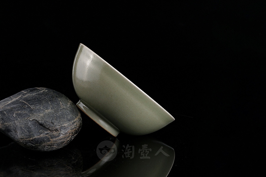 越窑秘色釉细线划花圆口盏