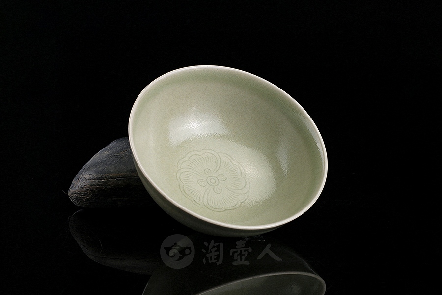 越窑秘色釉细线划花圆口盏