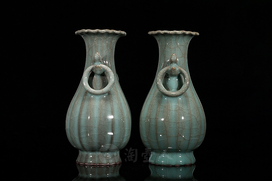 双耳葵口铁胎百财瓶(小)