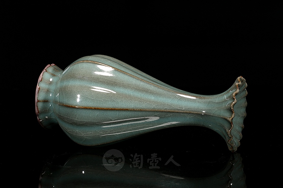 抽角菱花铁胎百财瓶