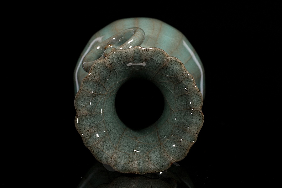 双耳葵口铁胎百财瓶(小)