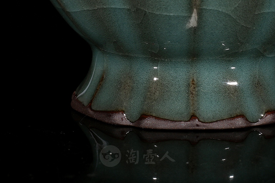 抽角菱花铁胎百财瓶