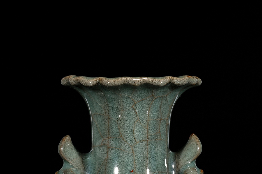 双耳葵口铁胎百财瓶(小)