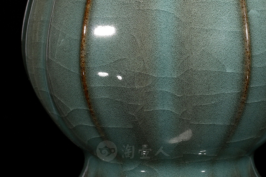 抽角菱花铁胎百财瓶