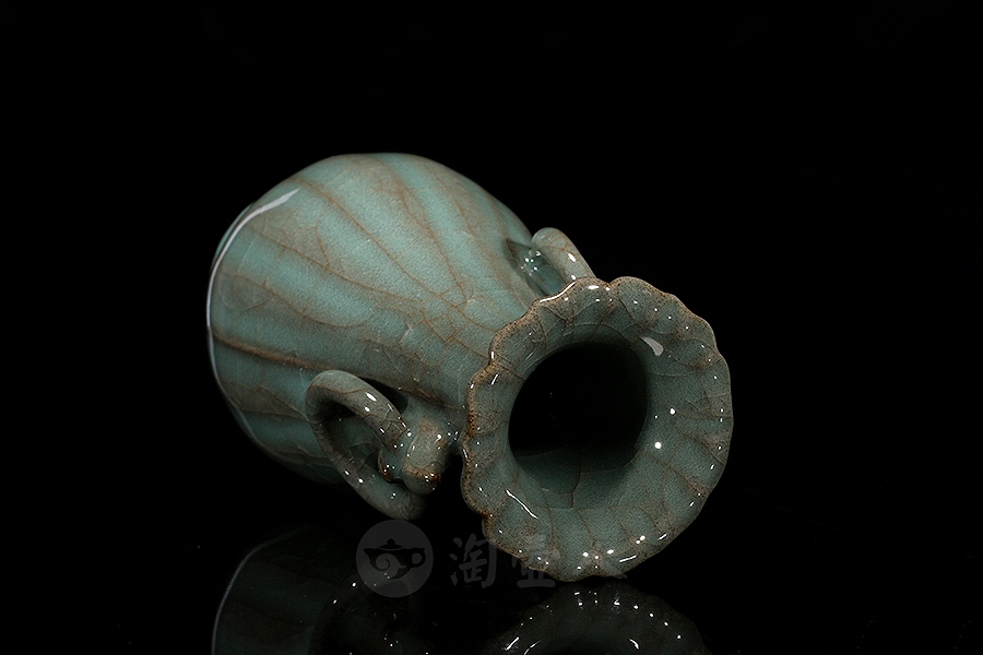 双耳葵口铁胎百财瓶(小)