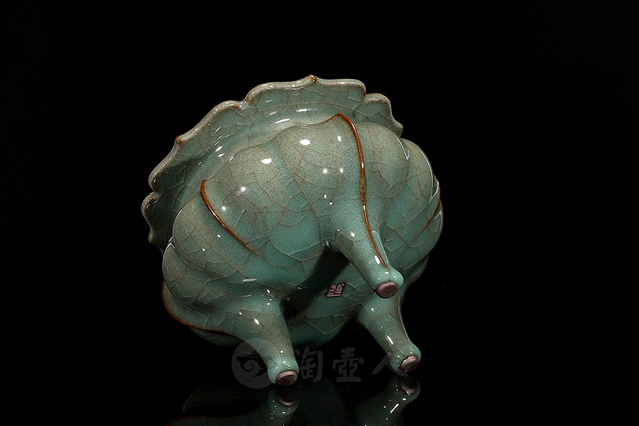 铁胎葵口炉