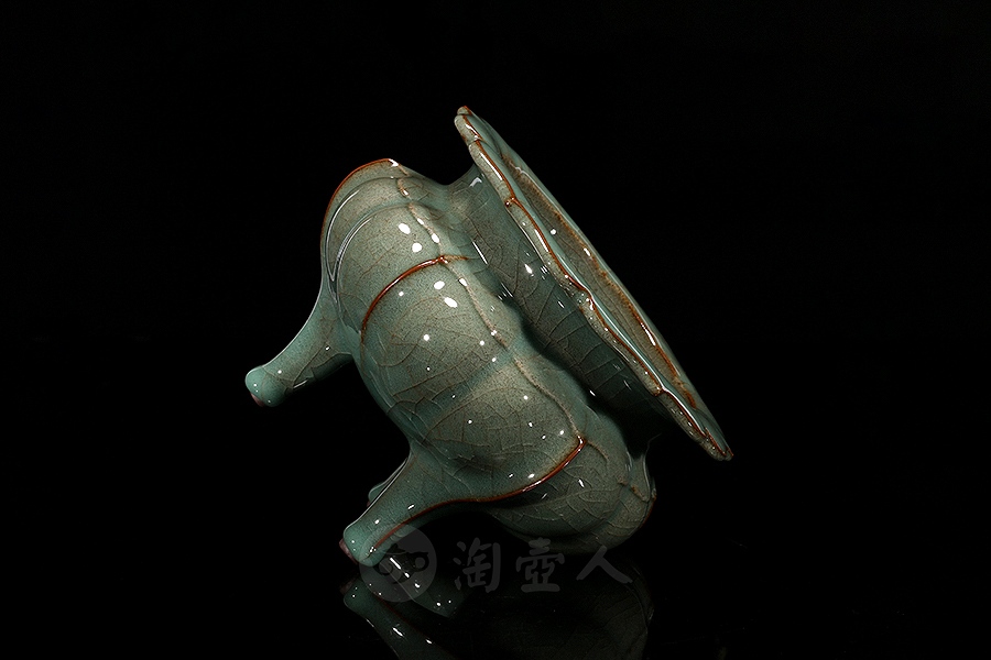 铁胎葵口炉