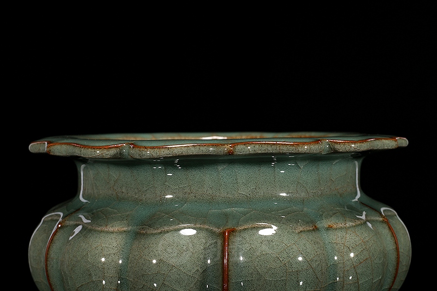 铁胎葵口炉
