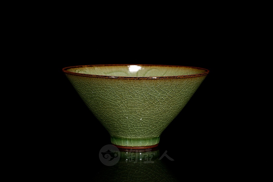 缠枝莲纹杯