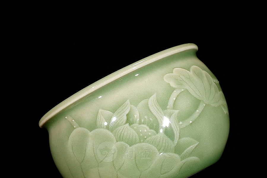 映日荷花对杯
