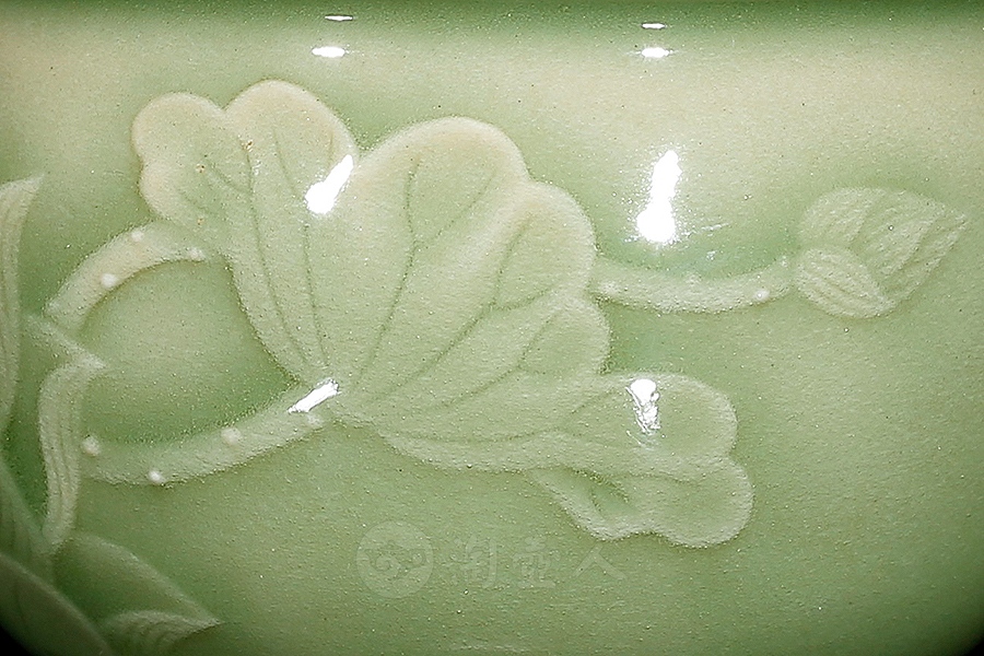 映日荷花对杯