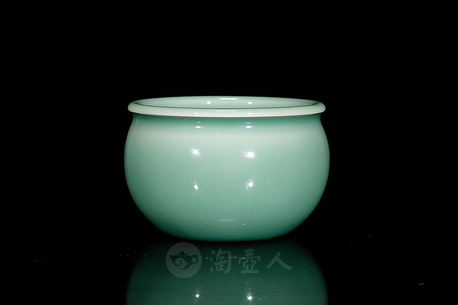 映日荷花对杯