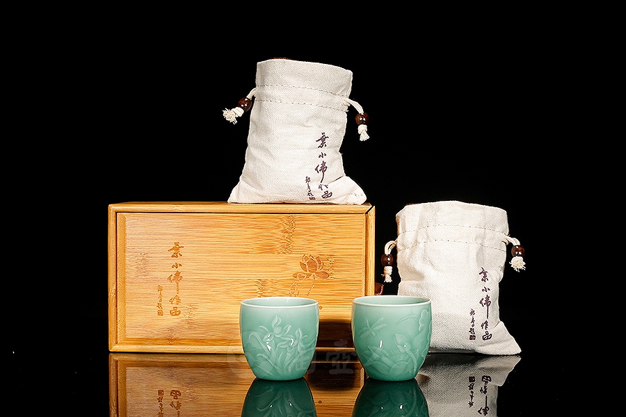 满庭芳对杯