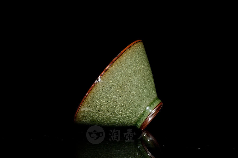 缠枝莲纹杯